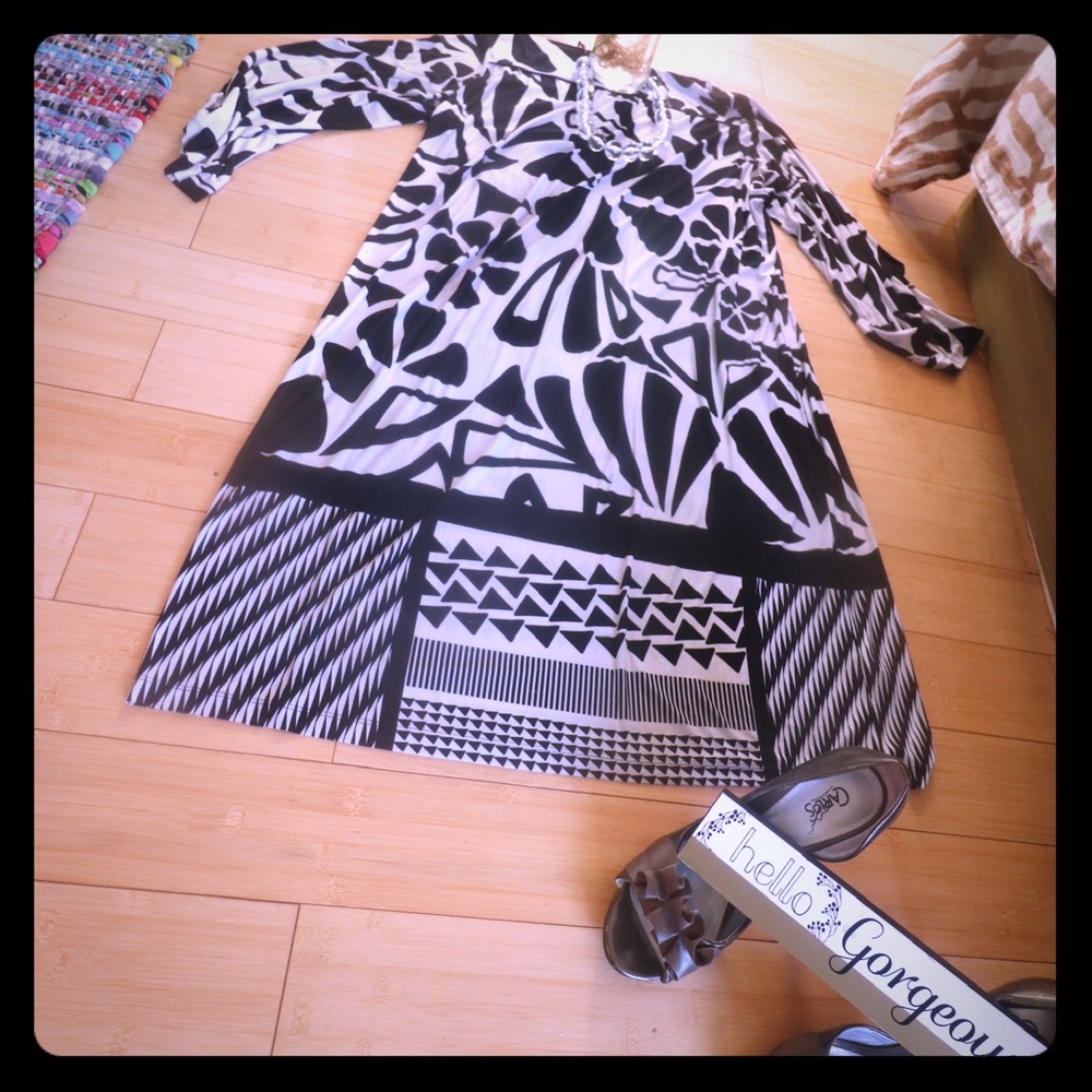 CURVE Retro Mod-Print Shift Dress